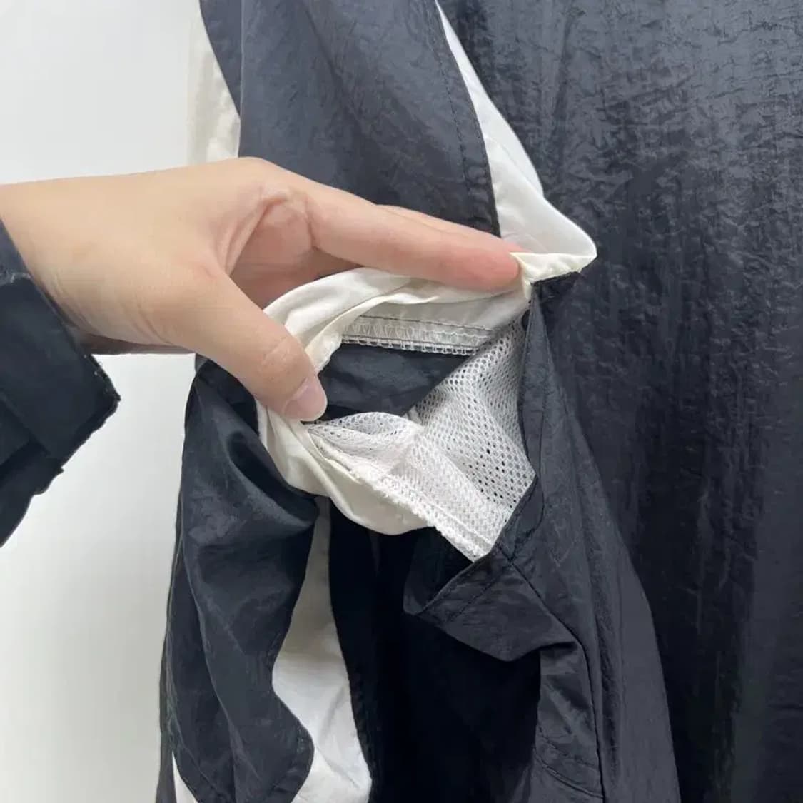 미디움 나이키 올드스쿨 사이드라인 포인트 오버핏 바람막이자켓 상품이미지8