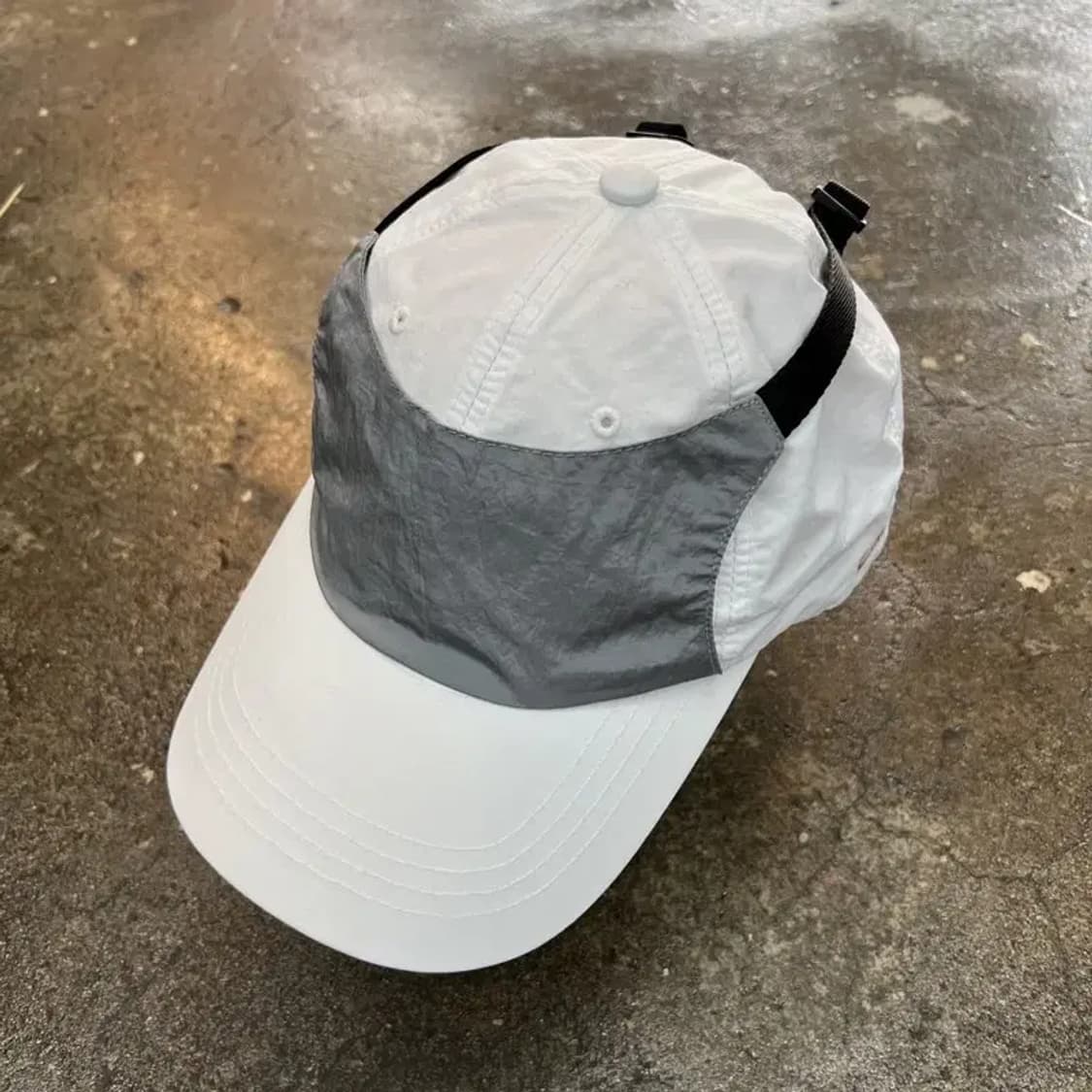 프리 LOGx XXBLUE 콜라보 테크웨어 화이트 볼캡 새상품급 상품이미지3