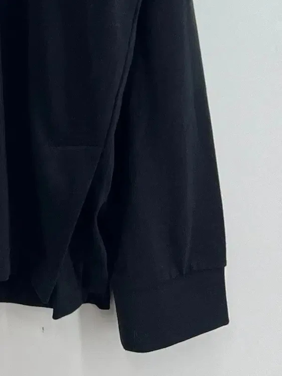 105 일꼬르소 남자 새상품급 블랙 얇은 긴팔 티셔츠 쭉티 블랙 상품이미지5