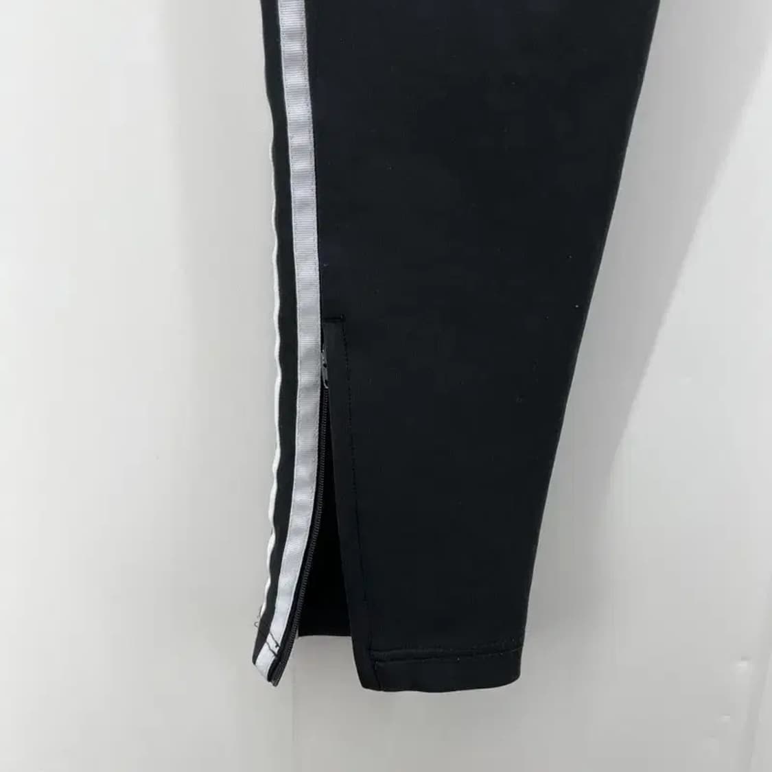 라지 아디다스 오리지널스 유로파 삼선 팬츠 블랙 상품이미지6