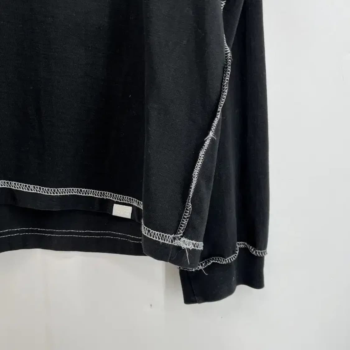 라지 노메뉴얼 스티치 롱슬리브 블랙 얇은긴팔 오버핏 나일론팬츠코디 상품이미지6