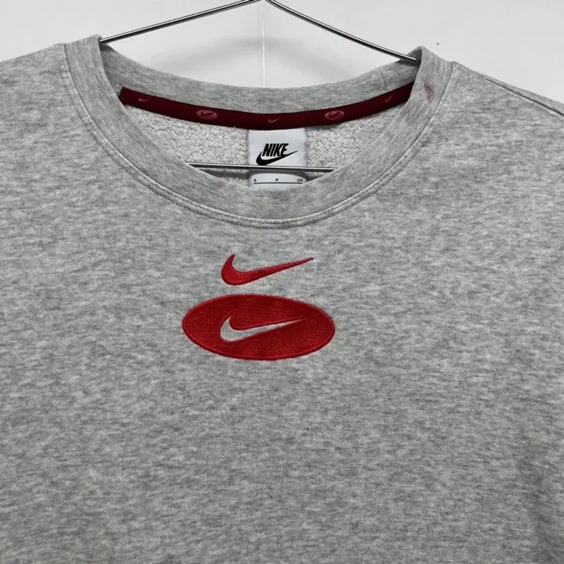 스몰 나이키 스포츠웨어 스우시 그리 플리스 크루 b그레이드 오염상품 상품이미지4