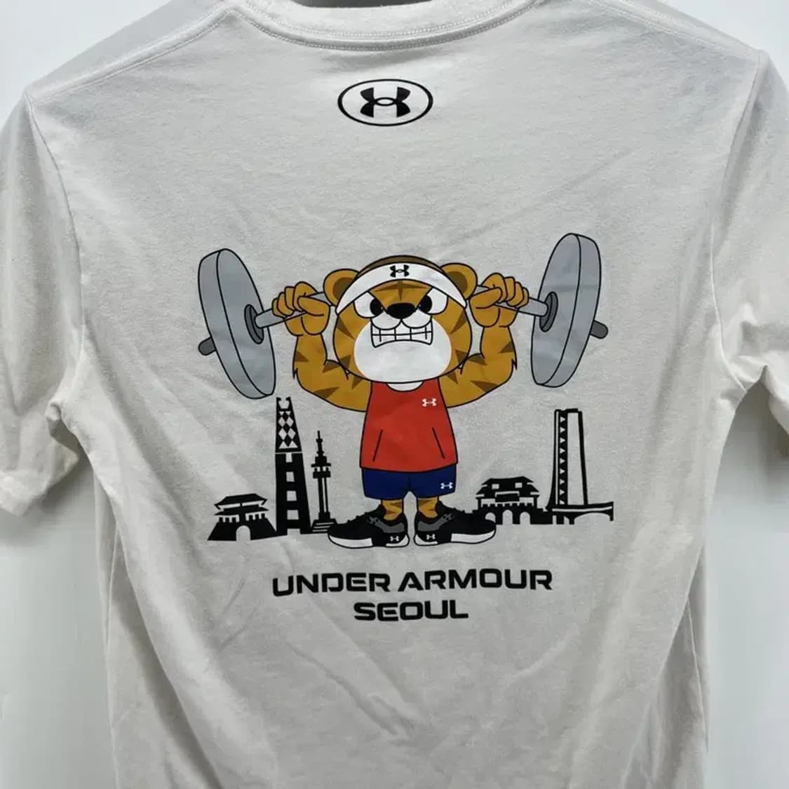 xs 언더아머 여자 화이트 역도 캐릭터디자인 티셔츠 상품이미지3