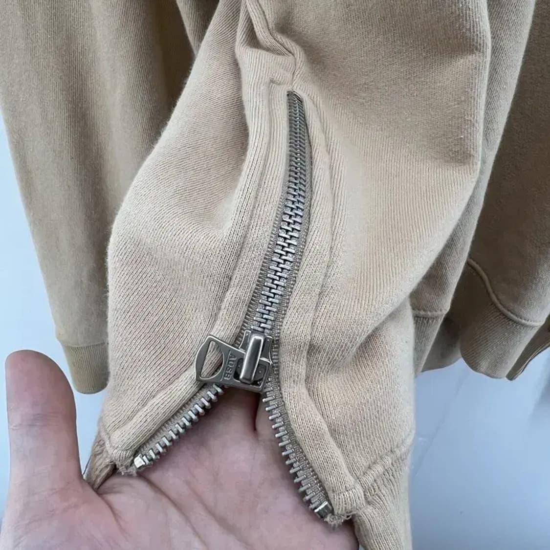 스몰 앤더슨벨 오버핏 맨투맨티셔츠 반바지 코디 저녁룩 상품이미지5