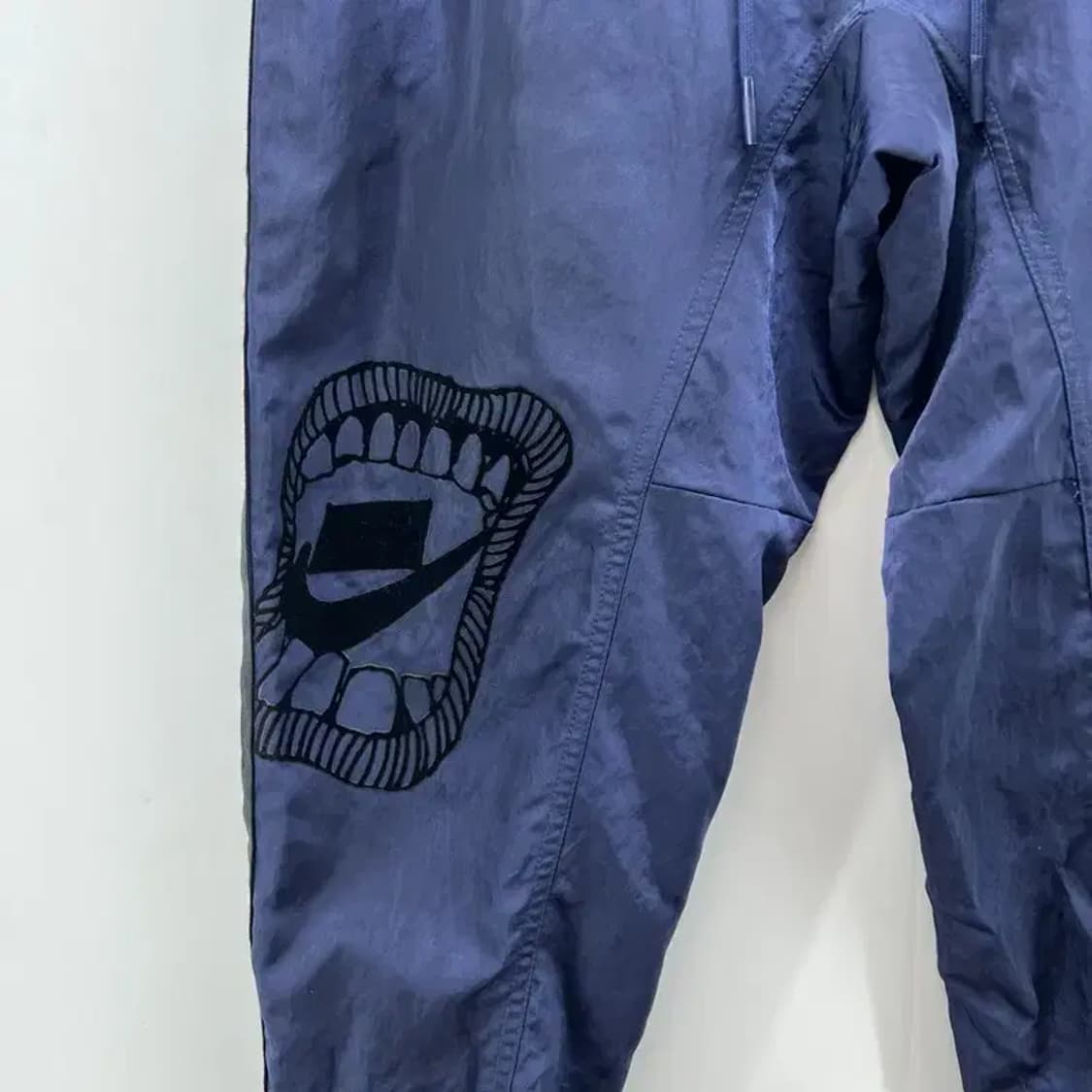 85 라지 나이키 발렌타인 사이드라인 로고 빈티지 네이비 나일론팬츠 상품이미지4