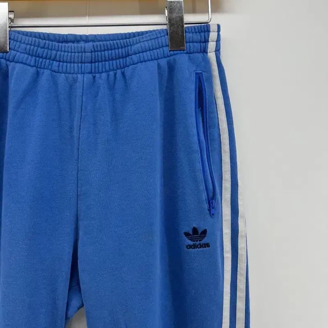 79 아디다스 오리지널스 여자 불꽃로고 블루 삼선 팬츠 트레이닝복 상품이미지3