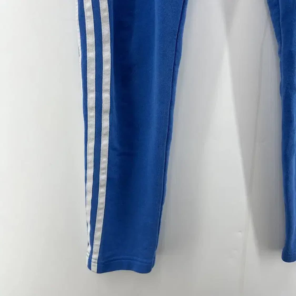 79 아디다스 오리지널스 여자 불꽃로고 블루 삼선 팬츠 트레이닝복 상품이미지4