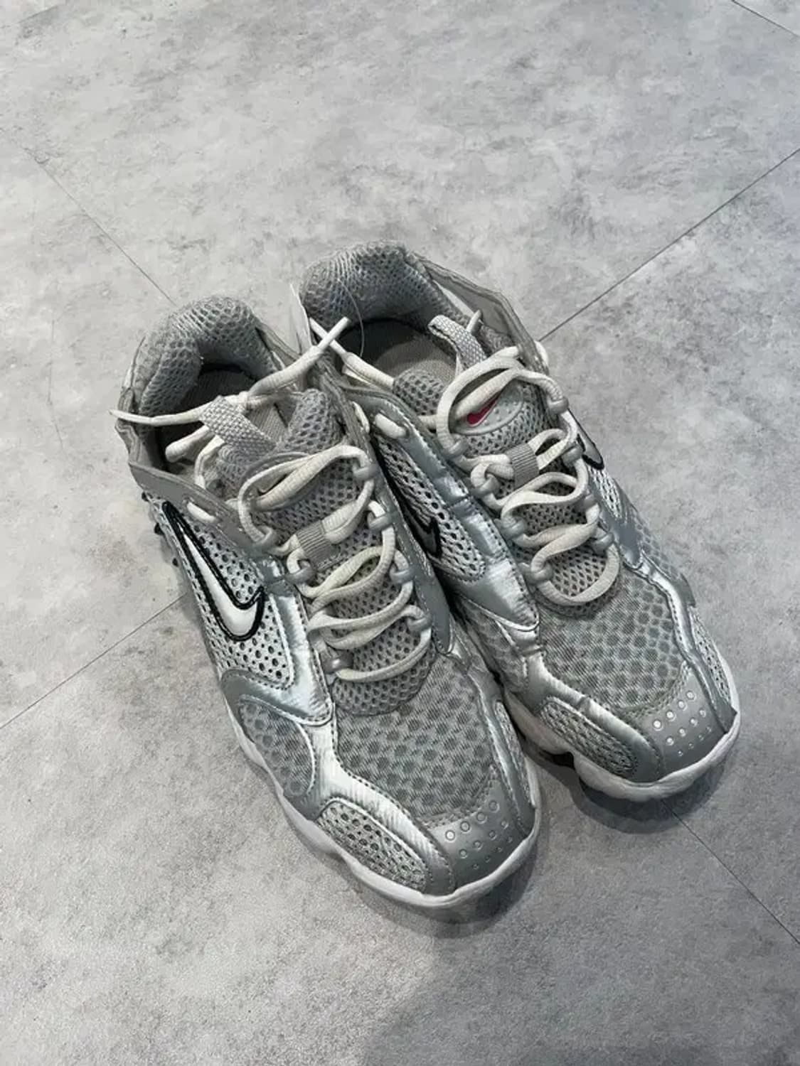 235 나이키 에어 줌 스피리돈 케이지 2 메탈릭 실버 상품이미지1