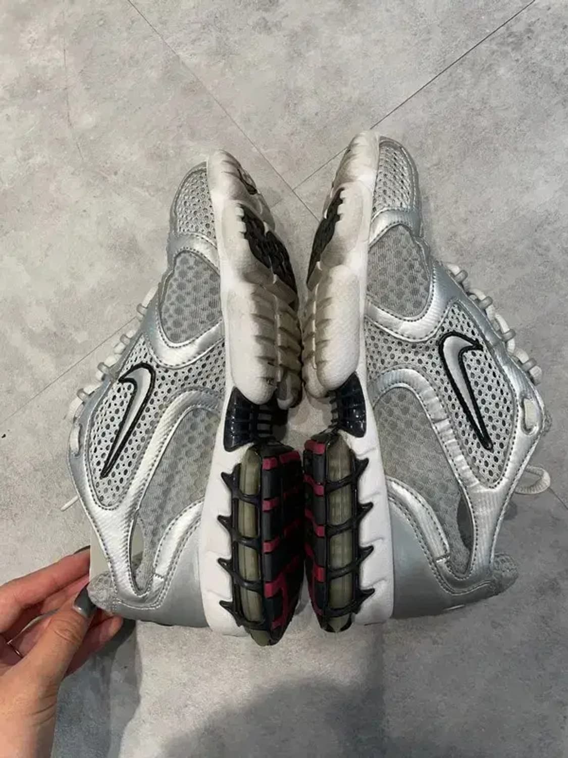 235 나이키 에어 줌 스피리돈 케이지 2 메탈릭 실버 상품이미지3