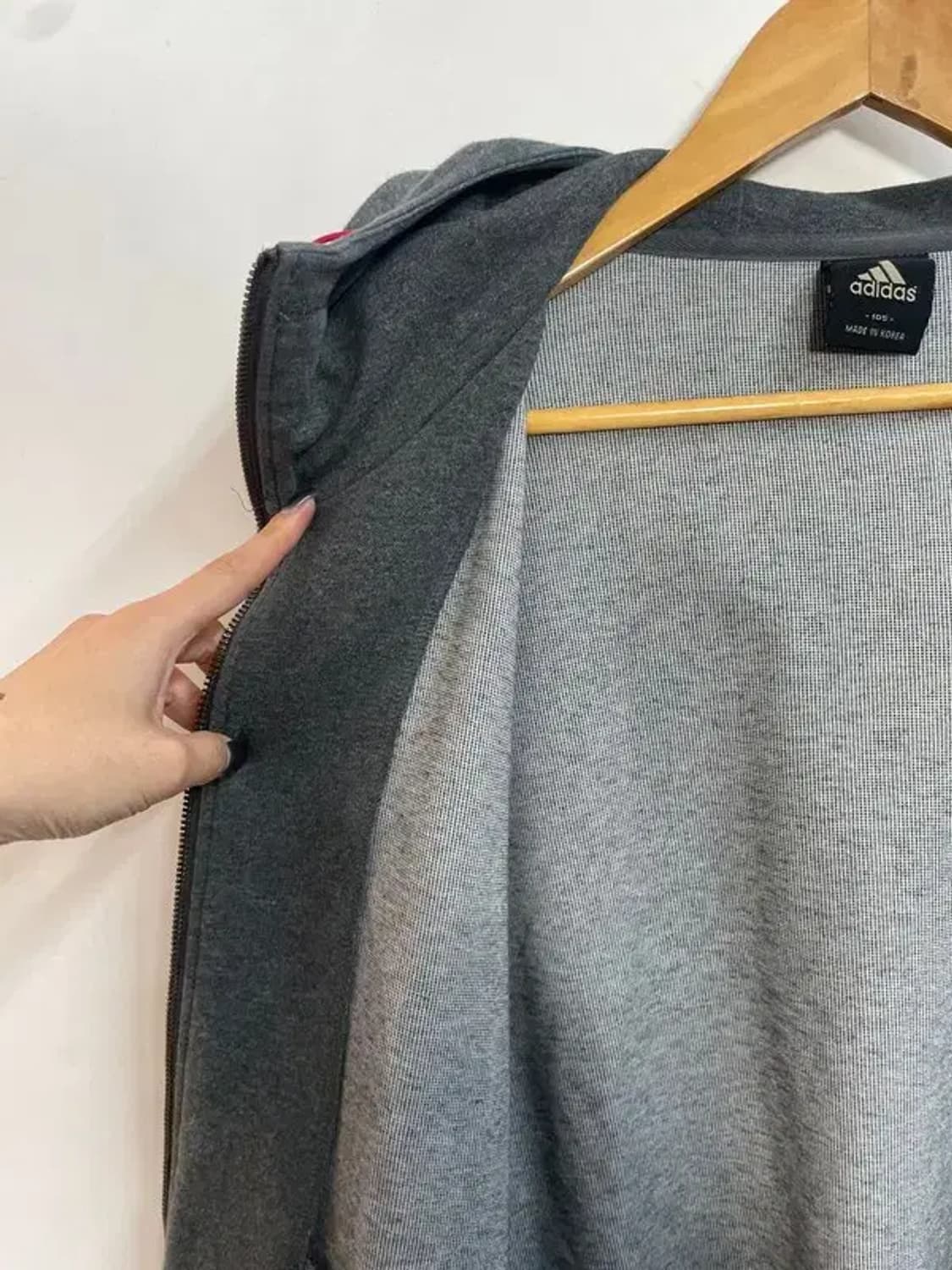 105 아디다스 로고 자수 후드 집업 상품이미지6