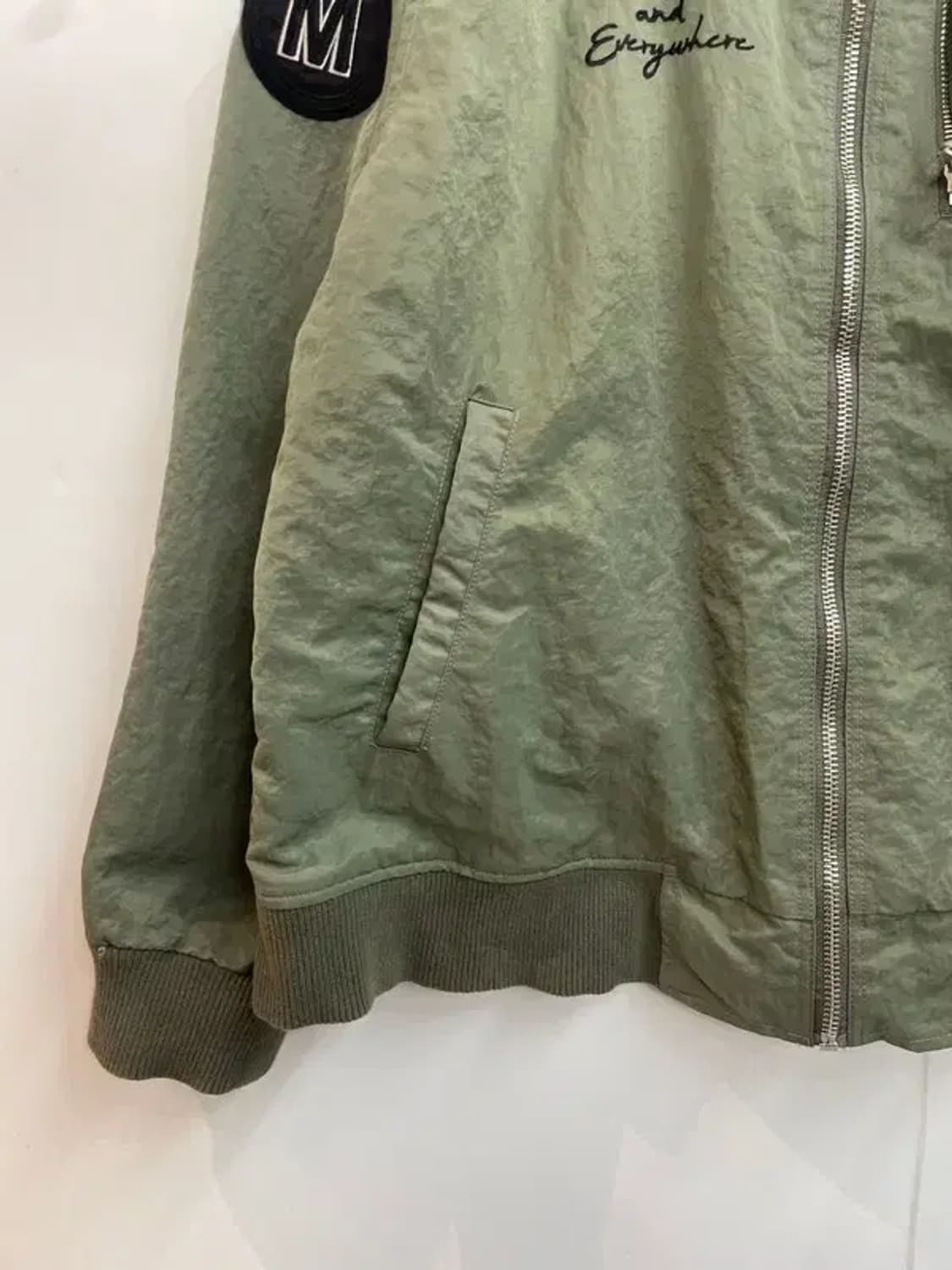 프리 여자 NCODE  레터링 항공점퍼 카키 상품이미지3