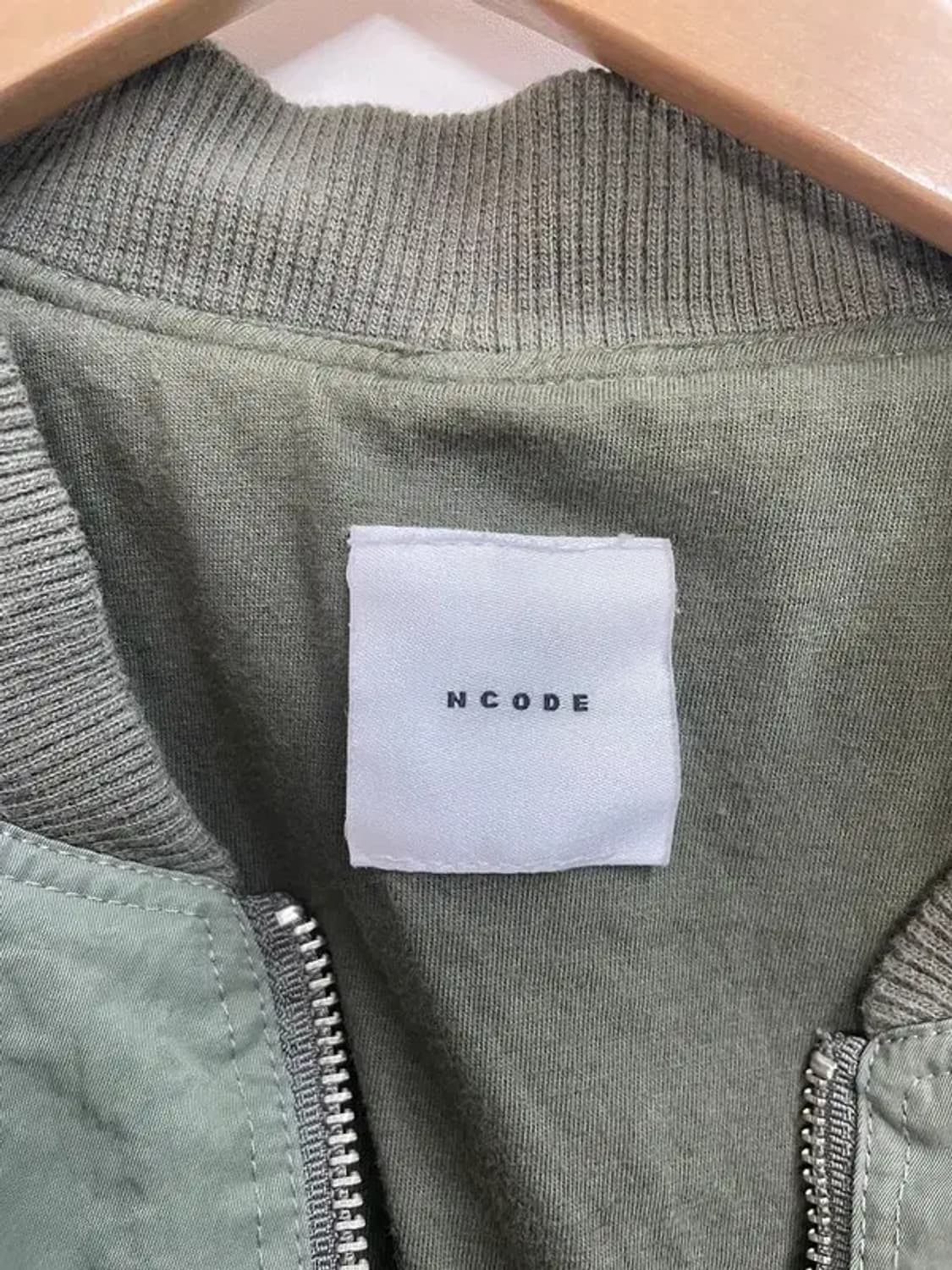 프리 여자 NCODE  레터링 항공점퍼 카키 상품이미지5