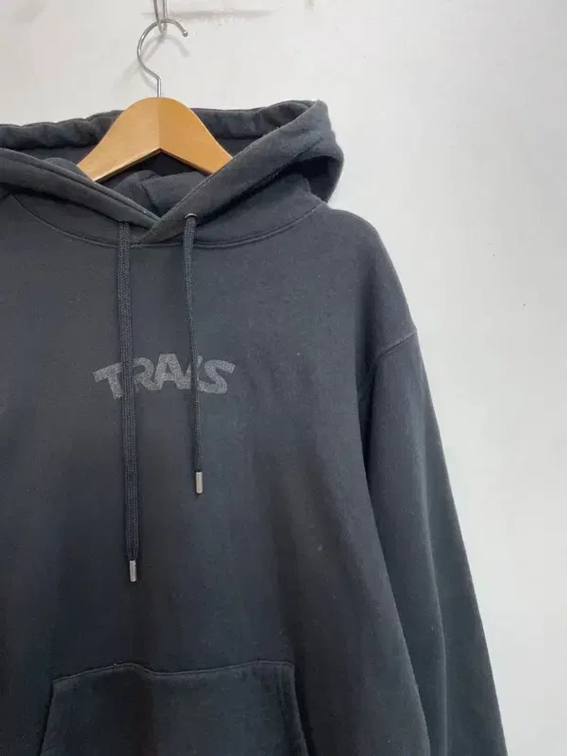 라지 트라비스 TRAVS 로고 후드 블랙 상품이미지4