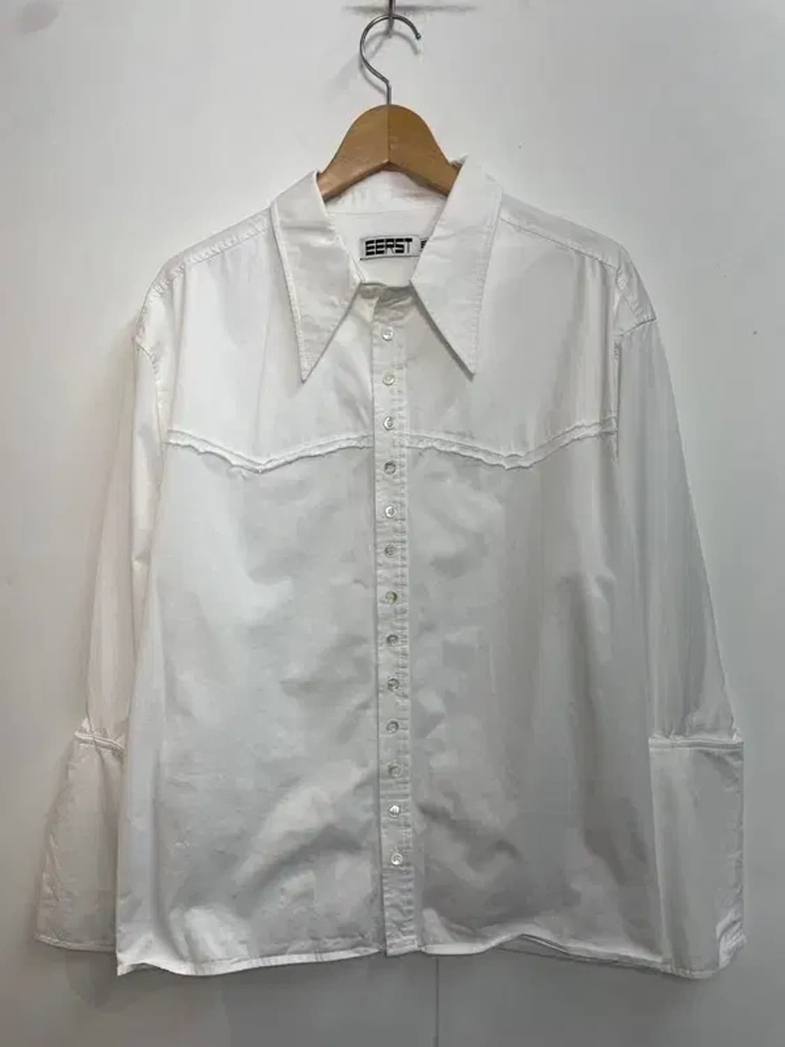 3 이어스트 eerst 오버핏 포인트 셔츠 화이트 상품이미지2