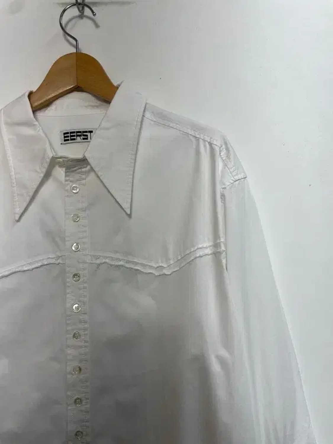 3 이어스트 eerst 오버핏 포인트 셔츠 화이트 상품이미지4