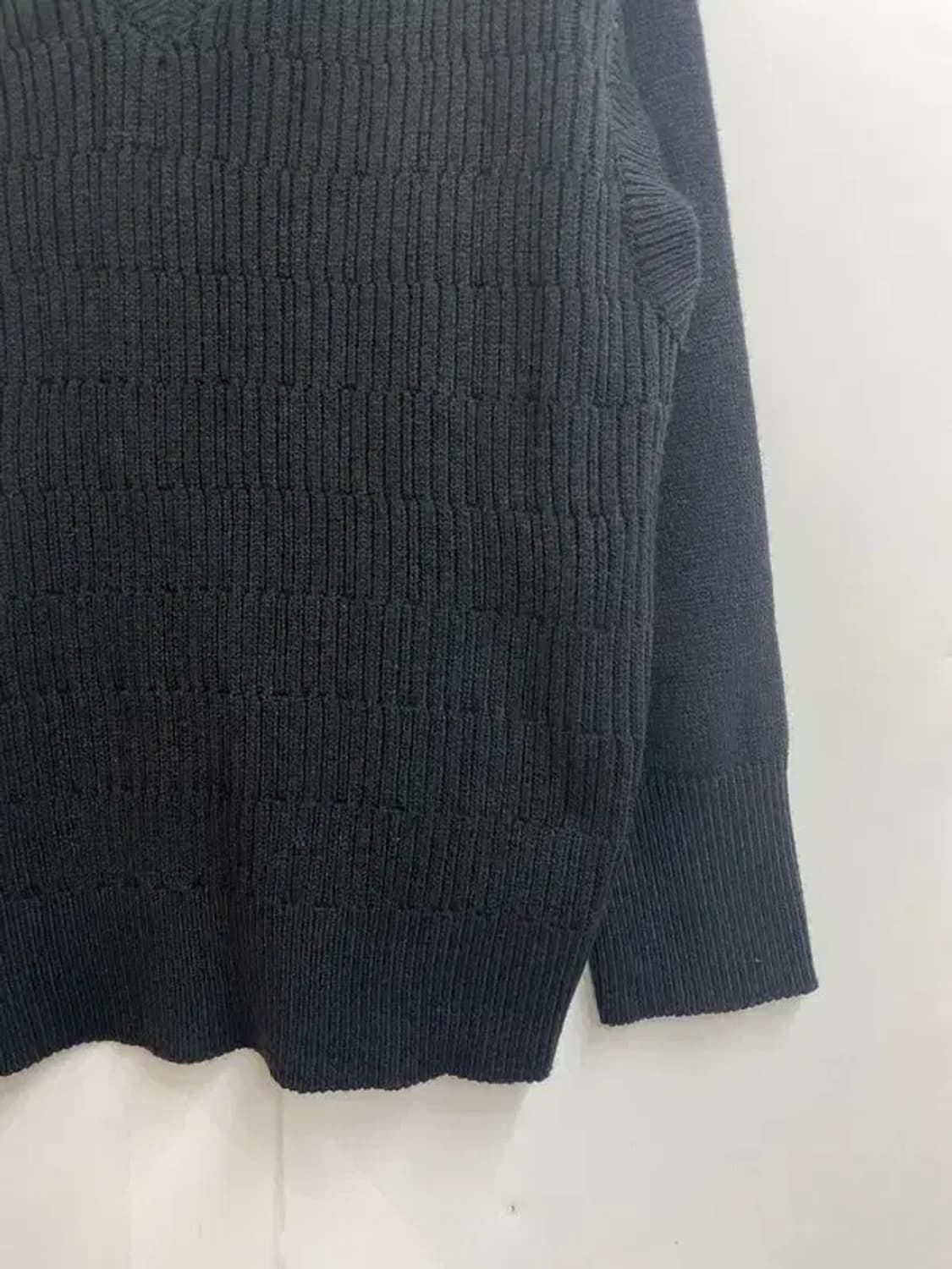 프리 crunky_youth 여자 브이넥 니트 스웨터 블랙 상품이미지3