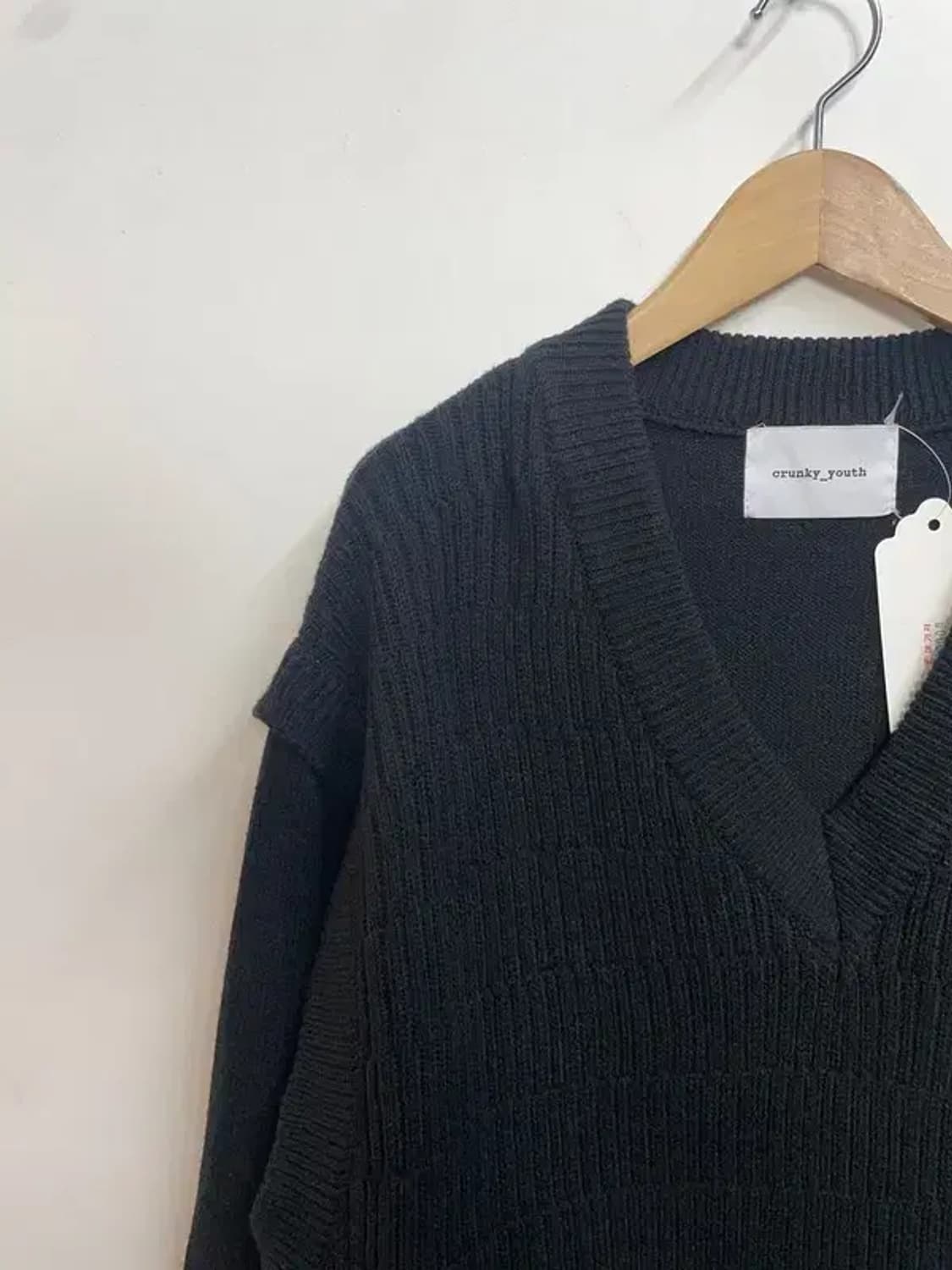 프리 crunky_youth 여자 브이넥 니트 스웨터 블랙 상품이미지4