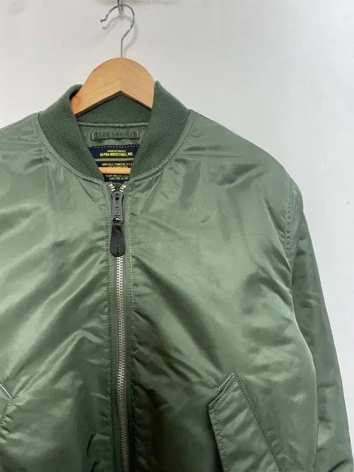 미디움 알파 인더스트리 오버핏 MA-1 항공점퍼 카키 상품이미지4