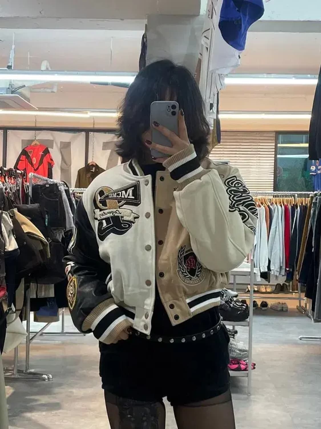 라지 스모크 라이즈 바시티 크롭 자켓 베이지 상품이미지1