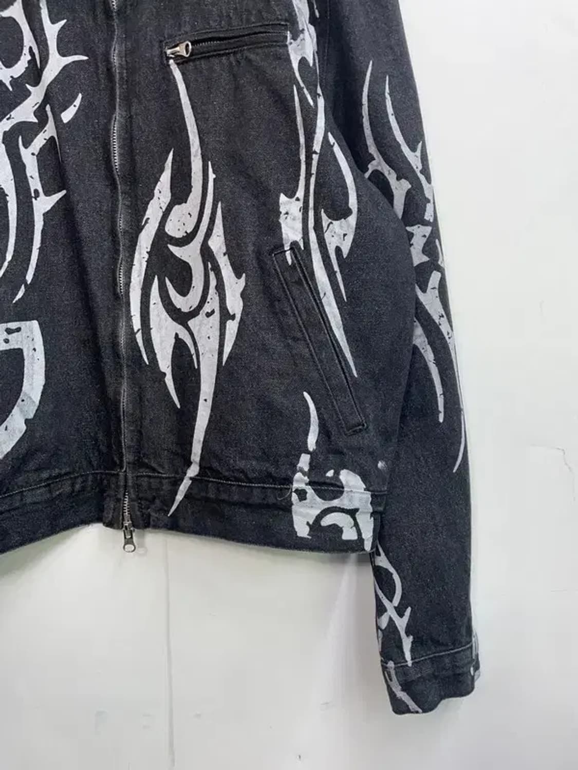 미디움 노매뉴얼 더현대서울 팝업 한정판 트라이벌 데님 트러커 자켓 상품이미지3