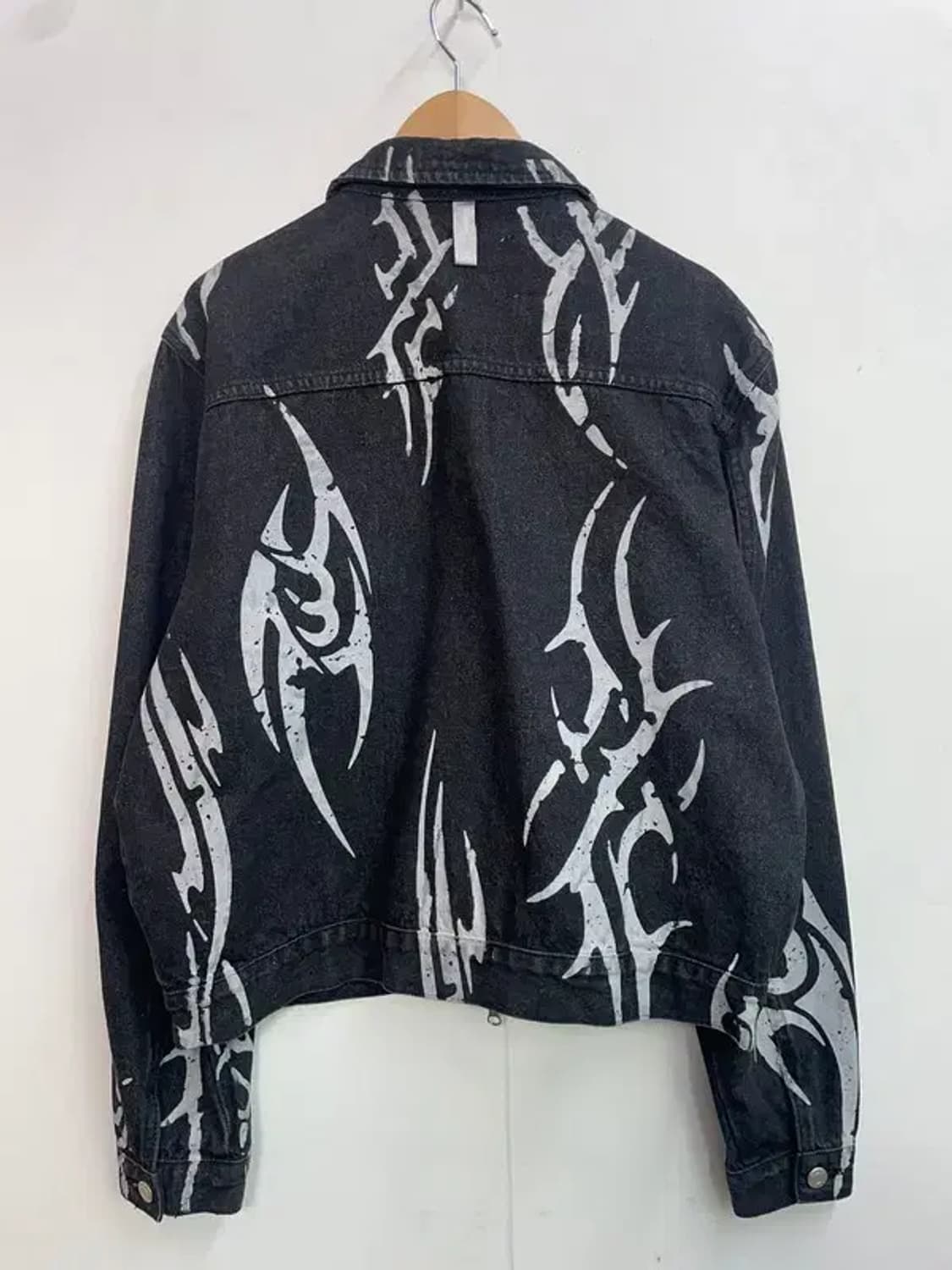 미디움 노매뉴얼 더현대서울 팝업 한정판 트라이벌 데님 트러커 자켓 상품이미지8