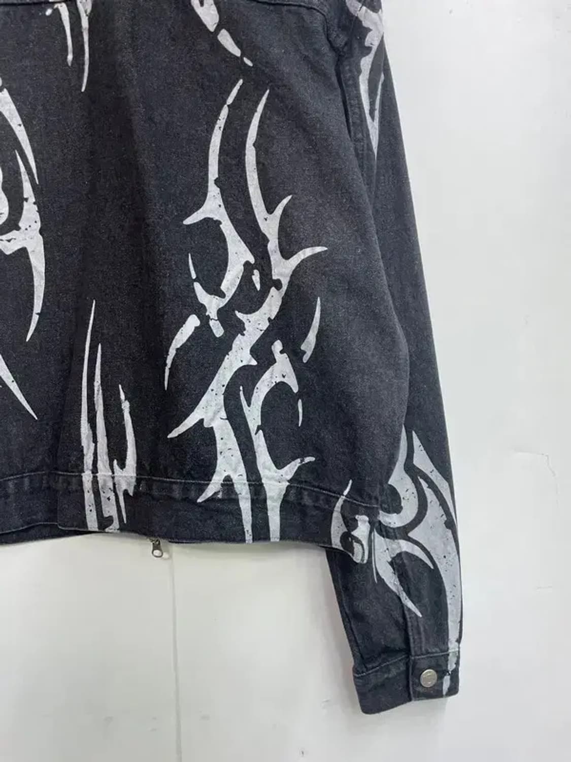 미디움 노매뉴얼 더현대서울 팝업 한정판 트라이벌 데님 트러커 자켓 상품이미지9