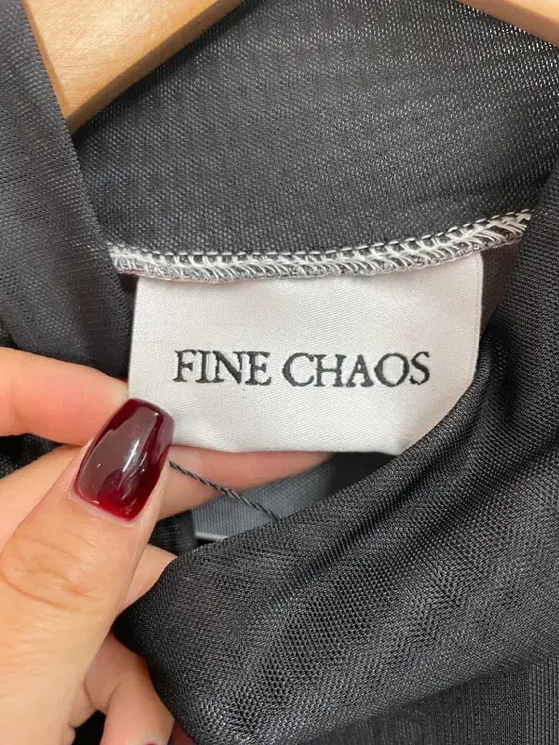 새상품 미디움 FINE CHAOS 매쉬 탑 블랙 상품이미지6