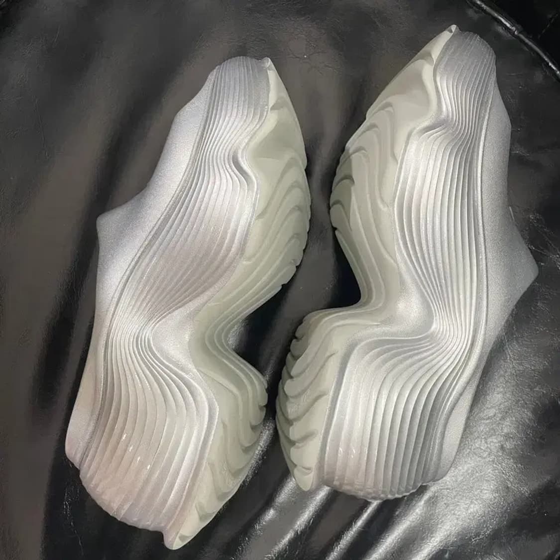 새상품 245 다프네랩 롤리팝 시리즈 통굽 무소음 쿠션 슬리퍼 실버 상품이미지4