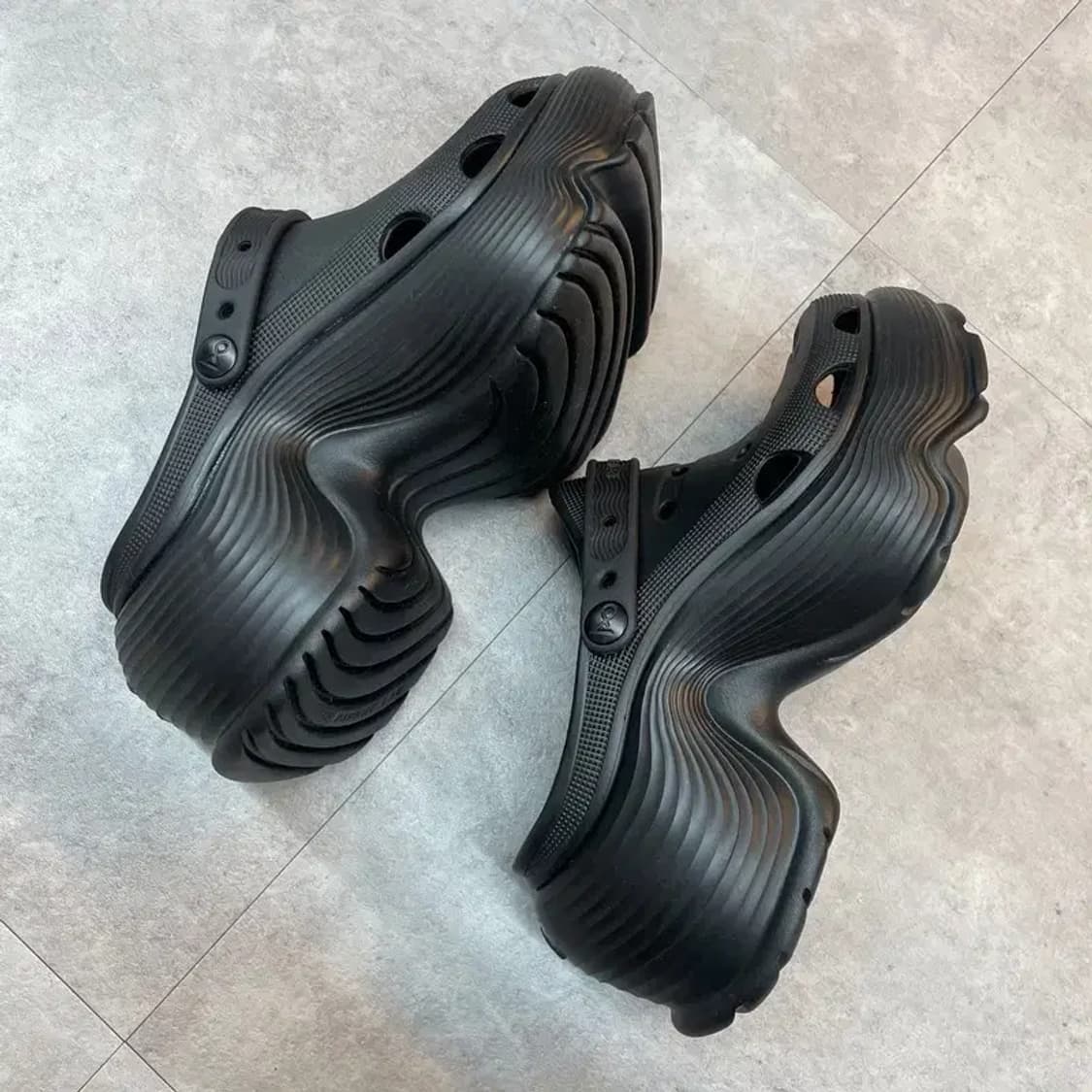 245 새상품 다프네랩 롤리팝 시리즈 통굽 클로그 블랙 상품이미지3