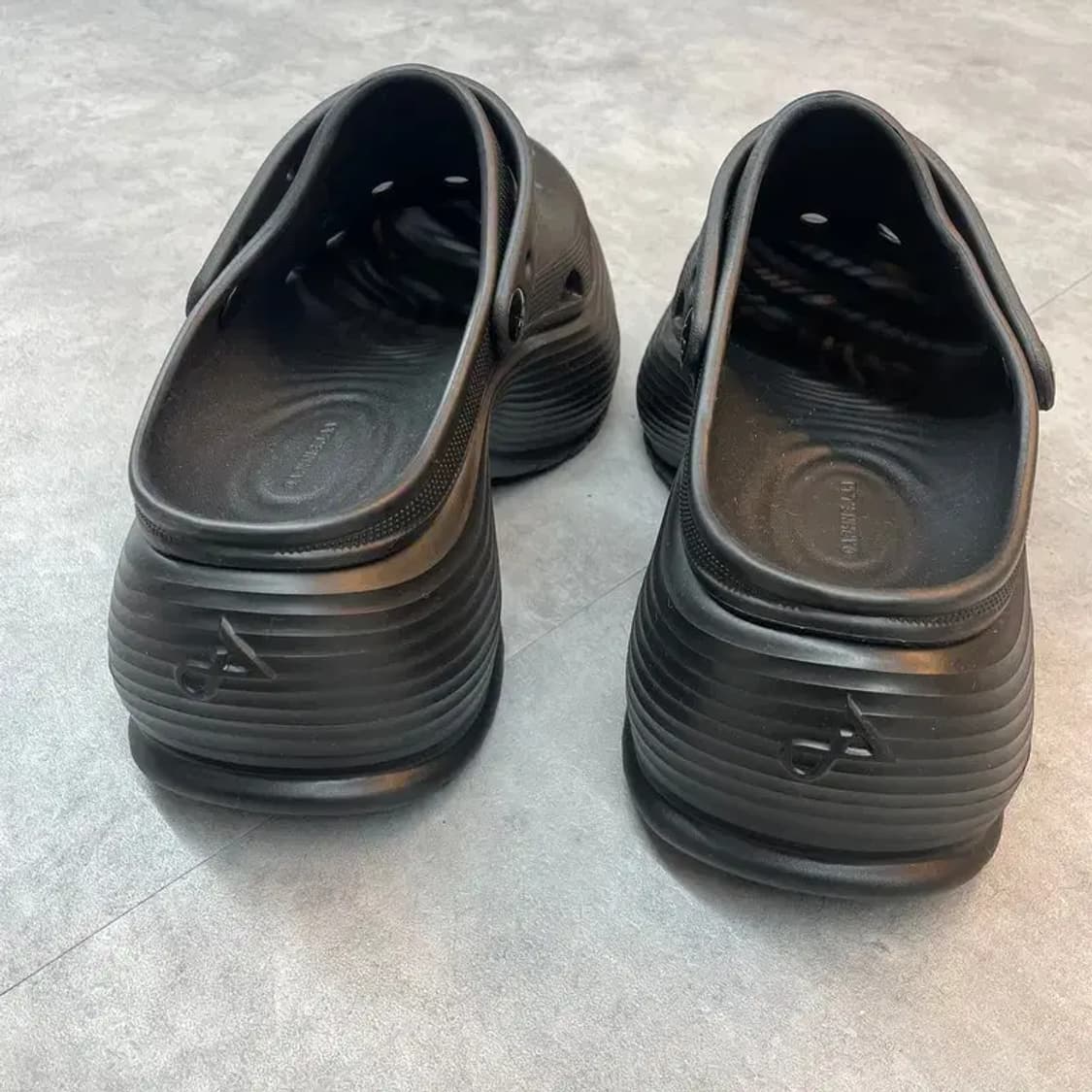 245 새상품 다프네랩 롤리팝 시리즈 통굽 클로그 블랙 상품이미지6