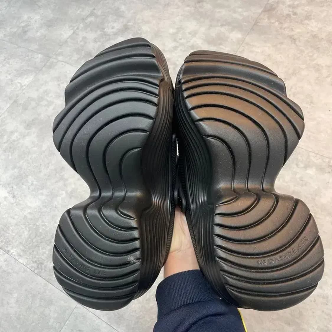 245 새상품 다프네랩 롤리팝 시리즈 통굽 클로그 블랙 상품이미지7