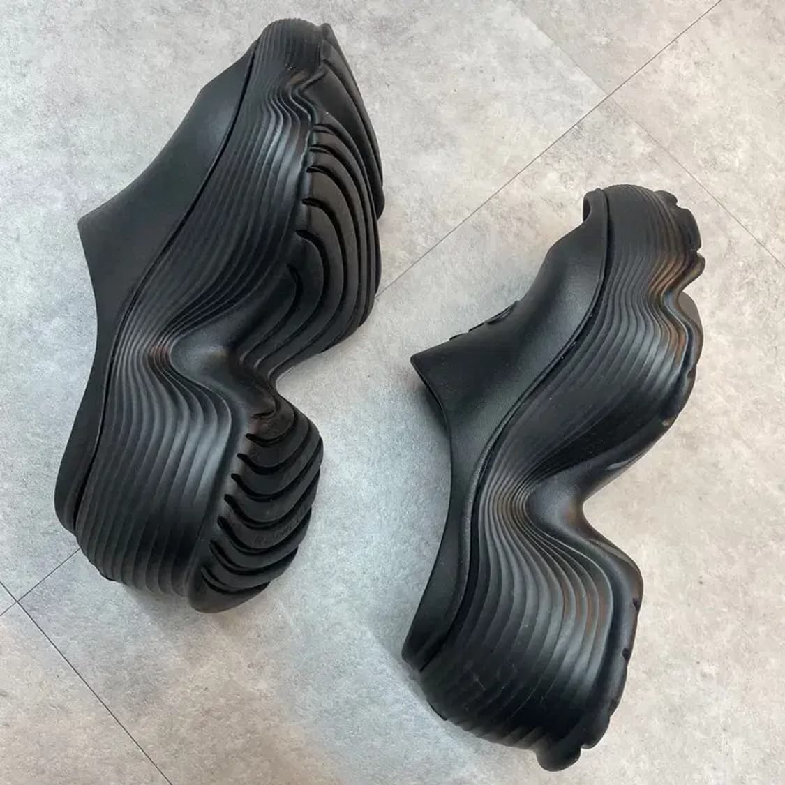 245 다프네 랩 통굽 키높이 슬리퍼 샌들 새상품 블랙 상품이미지3