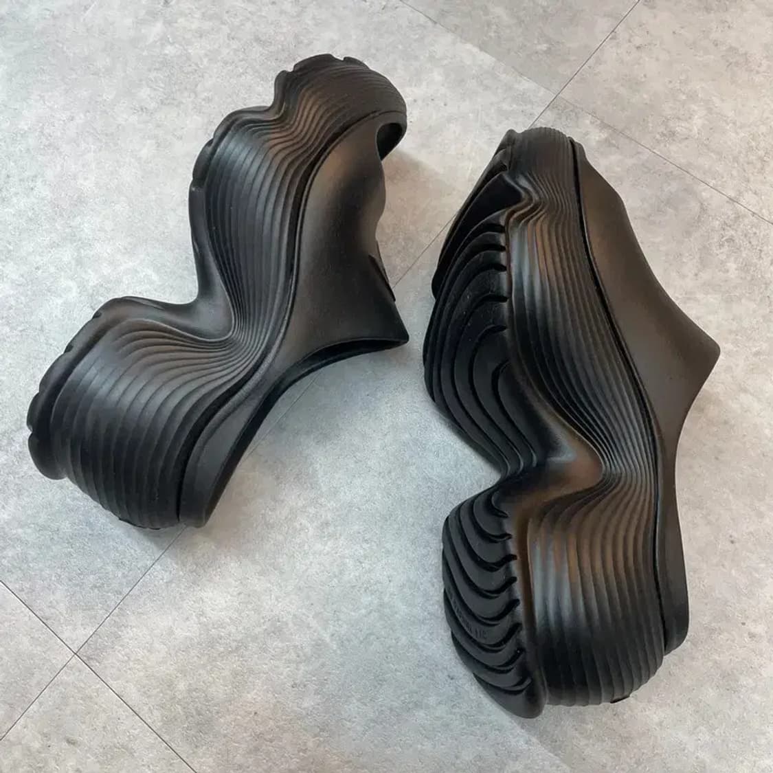 245 다프네 랩 통굽 키높이 슬리퍼 샌들 새상품 블랙 상품이미지4