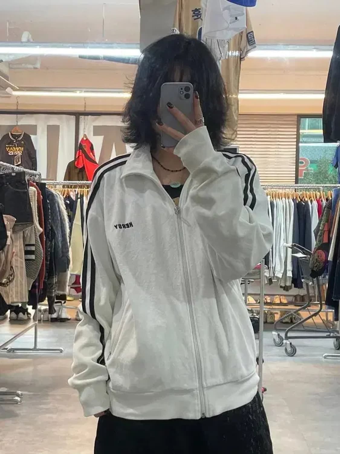 미디움 널디 NERDY 벨벳 트랙탑 집업 화이트 상품이미지1