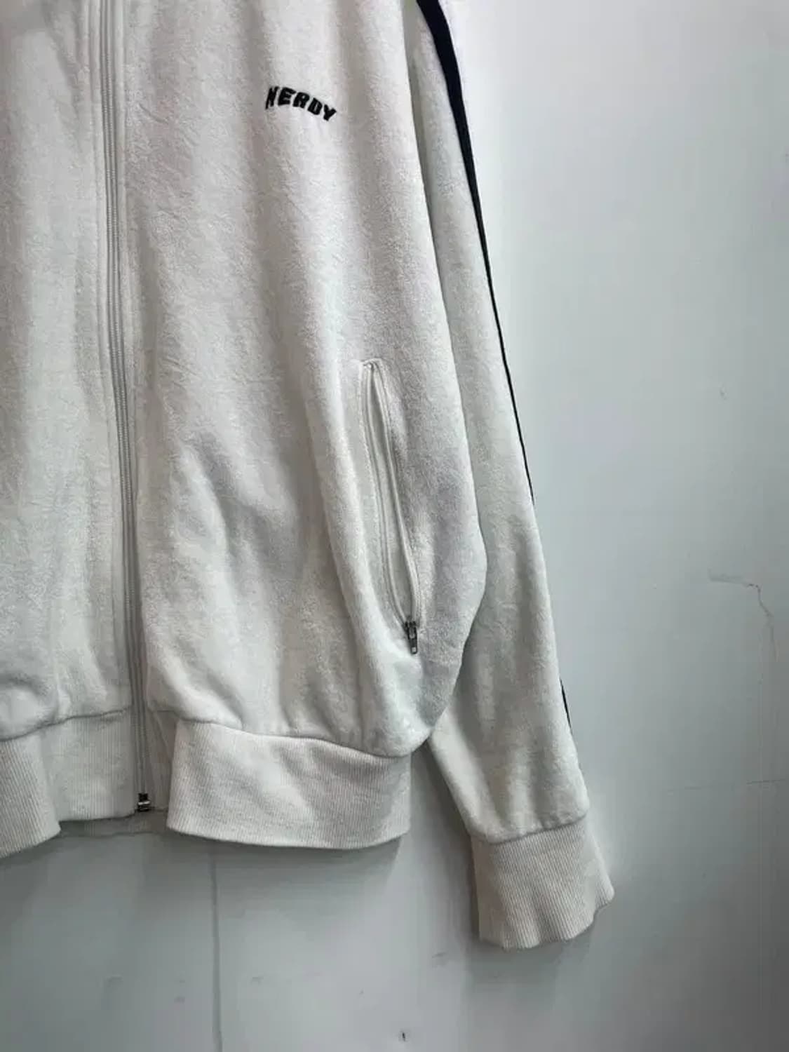 미디움 널디 NERDY 벨벳 트랙탑 집업 화이트 상품이미지3