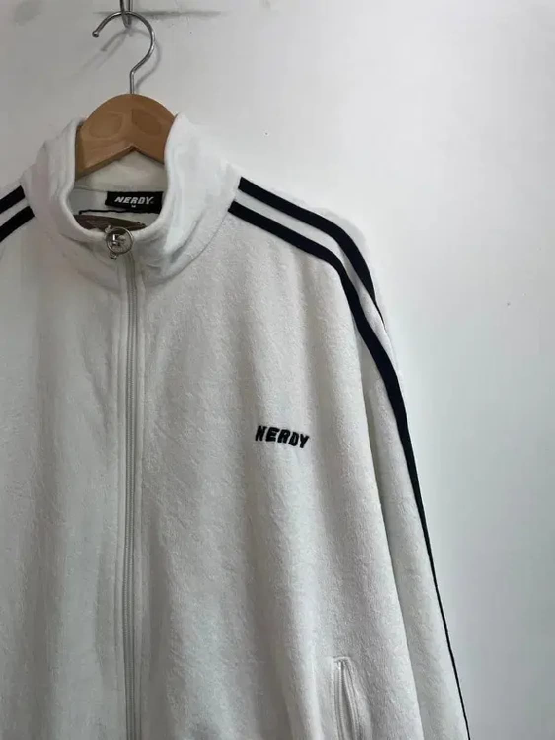 미디움 널디 NERDY 벨벳 트랙탑 집업 화이트 상품이미지4