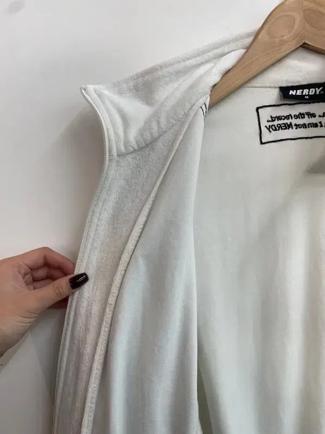 미디움 널디 NERDY 벨벳 트랙탑 집업 화이트 상품이미지8