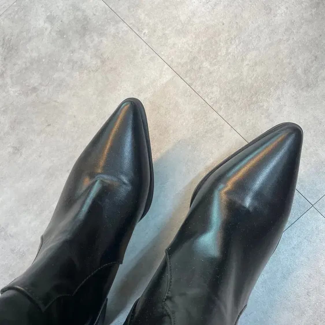 250 새상품급 여자 뽀족 롱부츠 블랙 유광 레더 롱부츠 상품이미지2