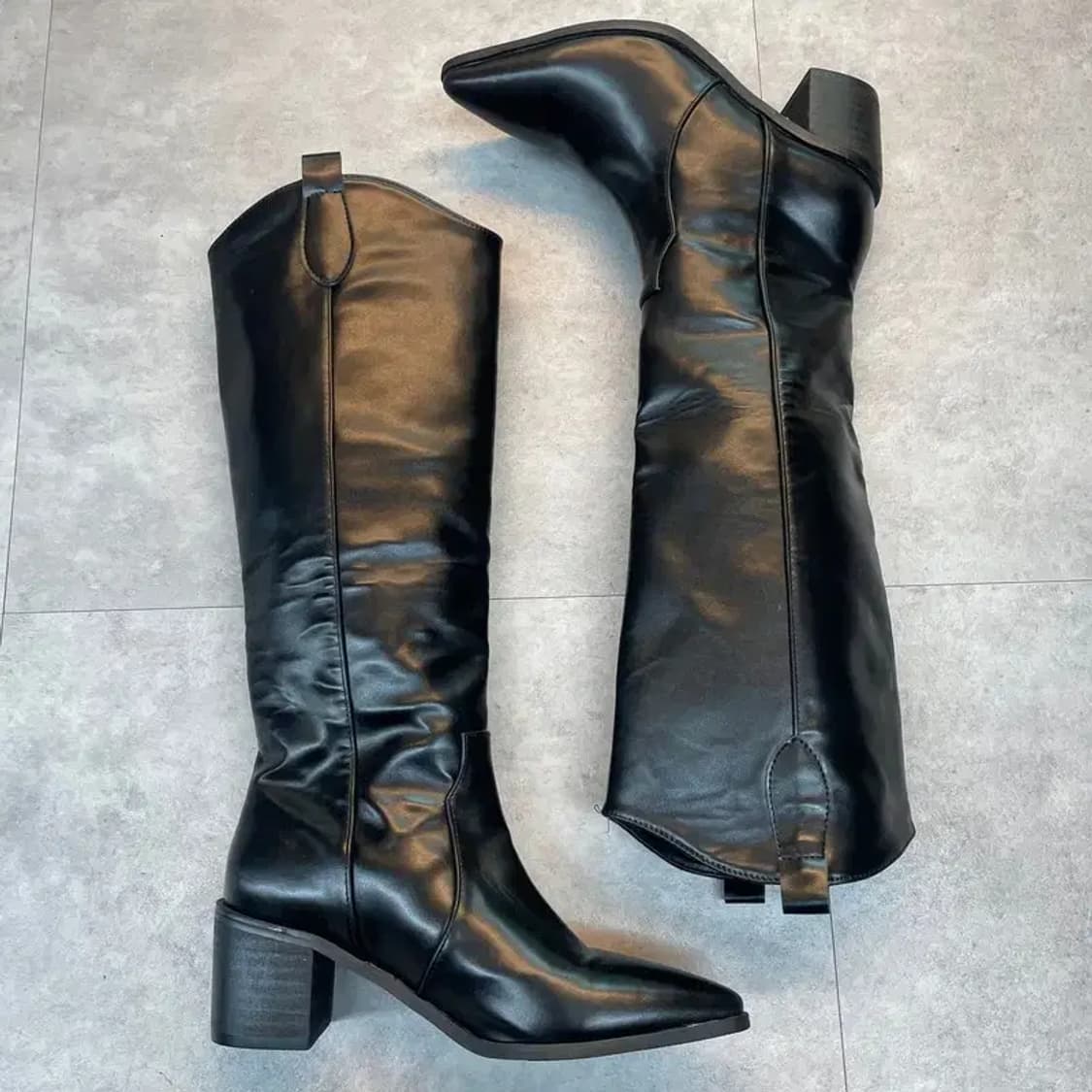 250 새상품급 여자 뽀족 롱부츠 블랙 유광 레더 롱부츠 상품이미지3