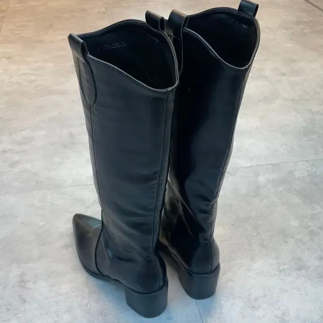 250 새상품급 여자 뽀족 롱부츠 블랙 유광 레더 롱부츠 상품이미지8