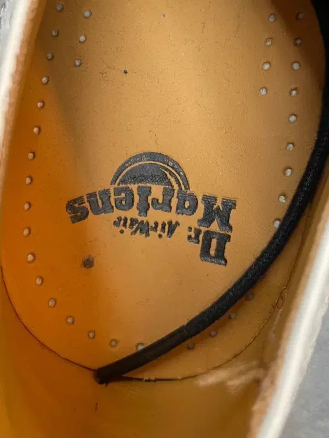 39 닥터마틴 13985 윙팁 레더 로퍼 화이트 상품이미지5