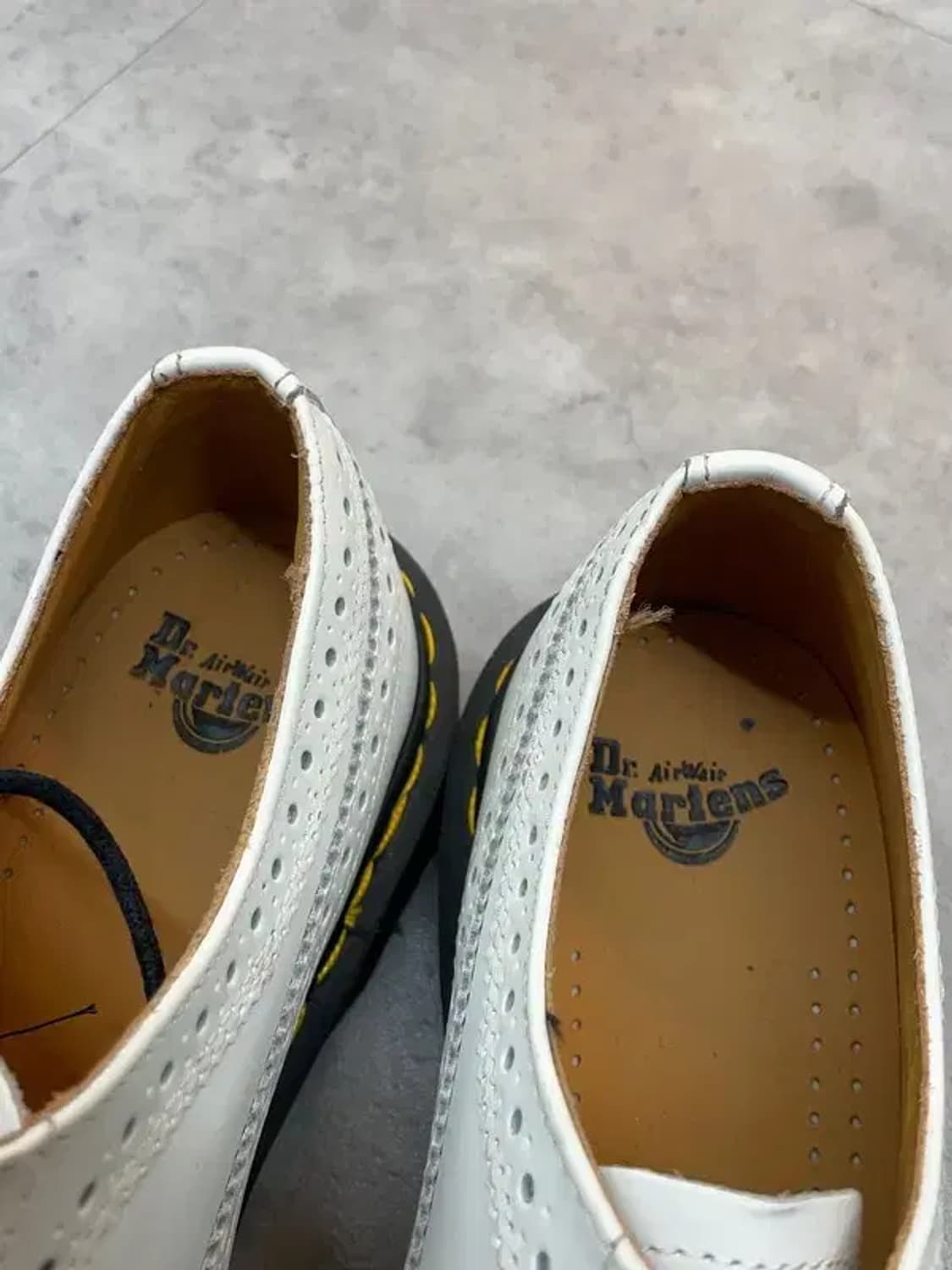 39 닥터마틴 13985 윙팁 레더 로퍼 화이트 상품이미지7