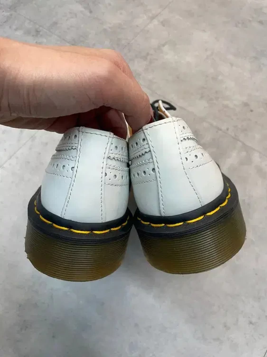 39 닥터마틴 13985 윙팁 레더 로퍼 화이트 상품이미지8