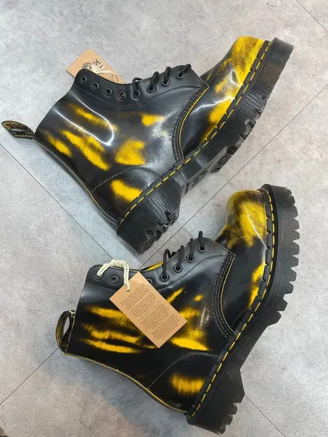 8 새상품 닥터마틴 1460 럽오프 워커 부츠 블랙 옐로우 상품이미지3