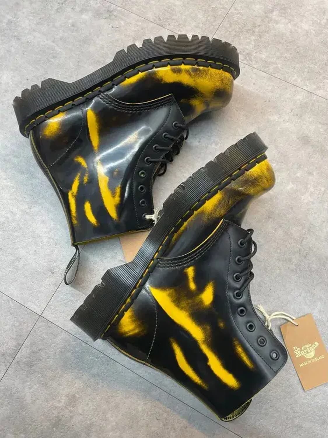 8 새상품 닥터마틴 1460 럽오프 워커 부츠 블랙 옐로우 상품이미지4