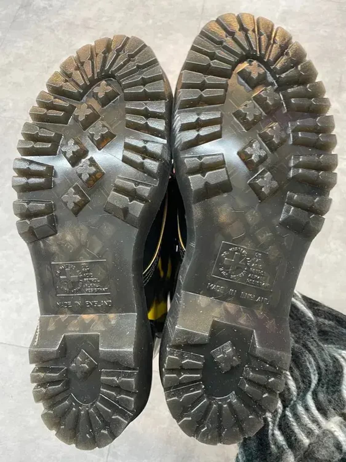 8 새상품 닥터마틴 1460 럽오프 워커 부츠 블랙 옐로우 상품이미지9