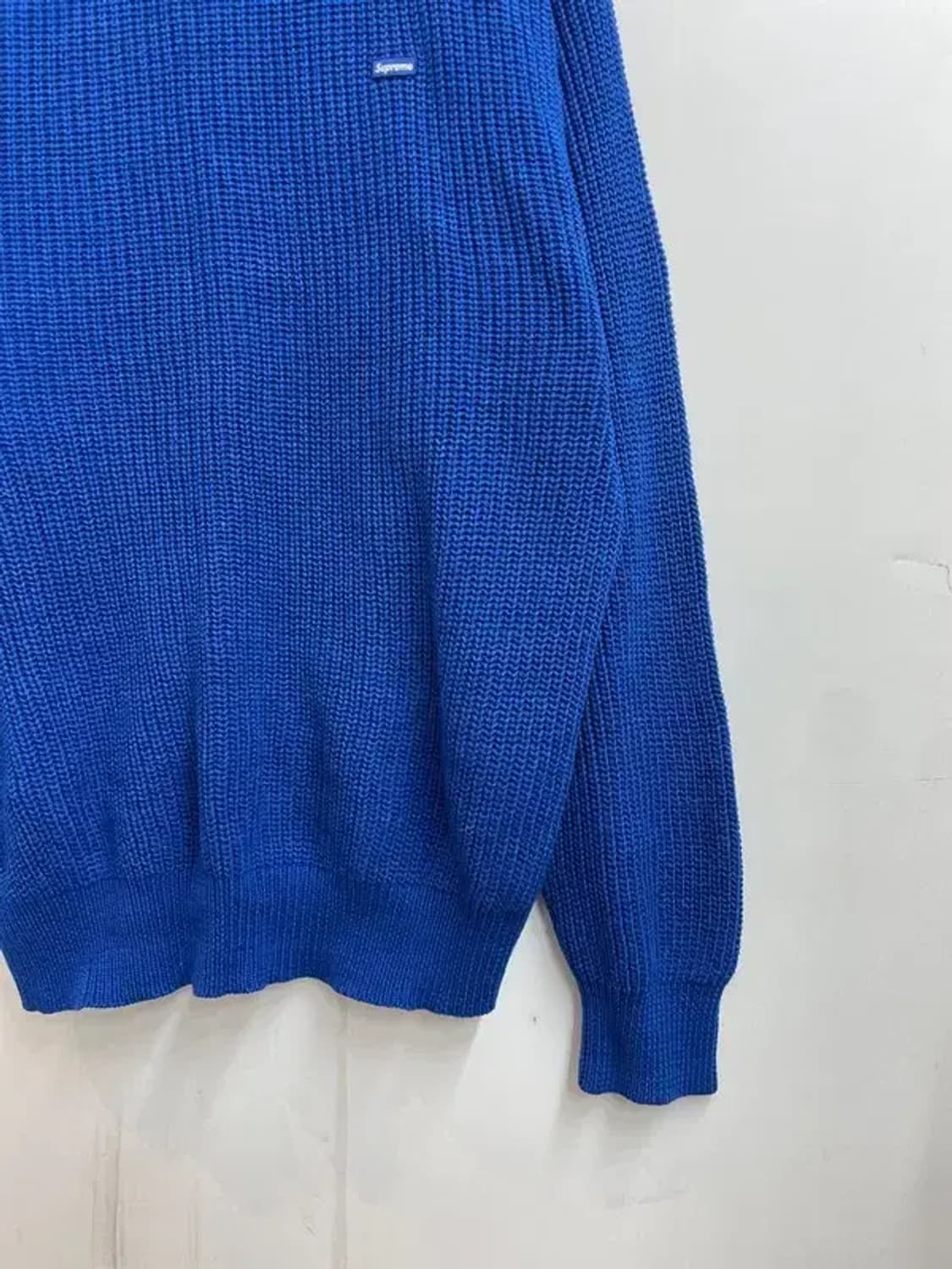 라지 슈프림 스몰 박스 립드 스웨터 로얄 블루 상품이미지3