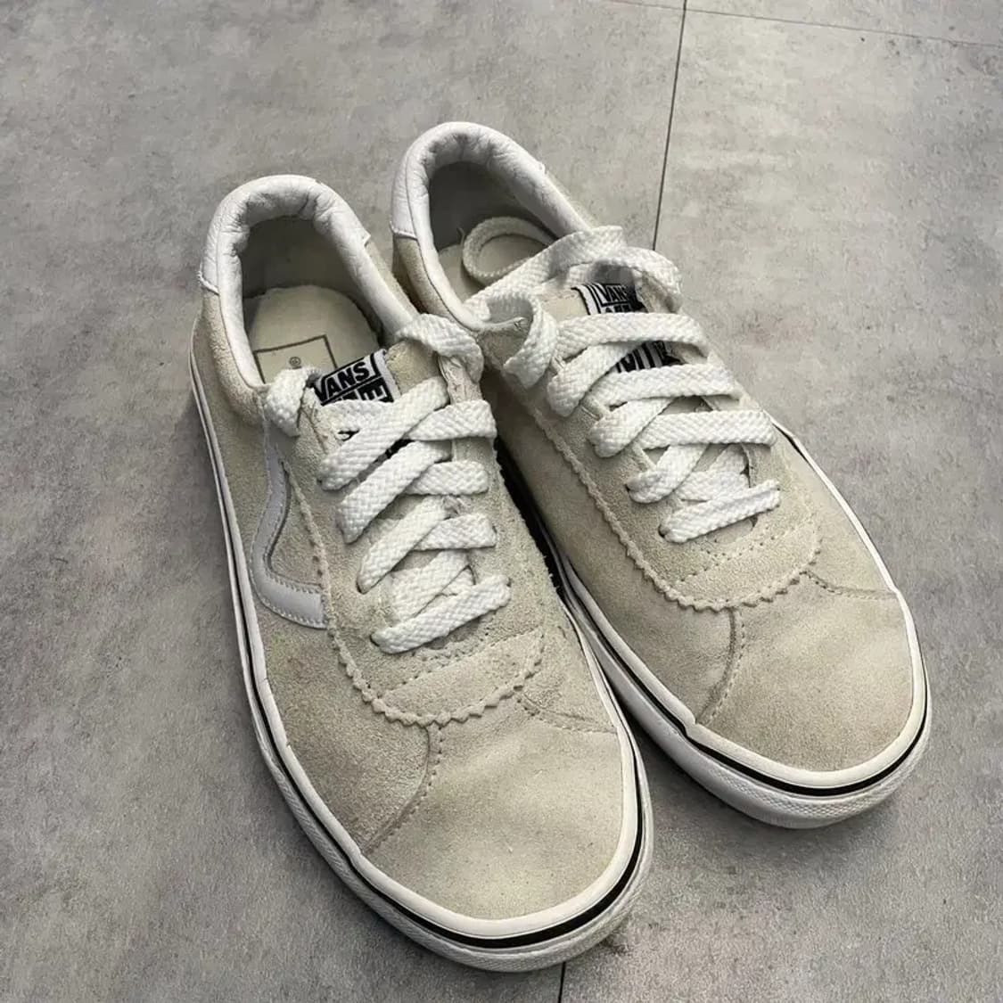 220 반스 스포츠 아이보리 스웨이드 스니커즈 상품이미지1