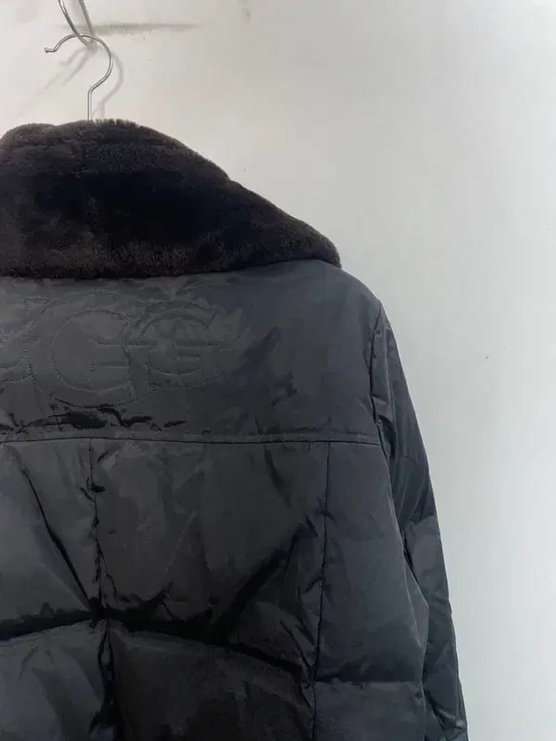 라지 어그 UGG 클래식 다운 자켓 블랙 상품이미지10