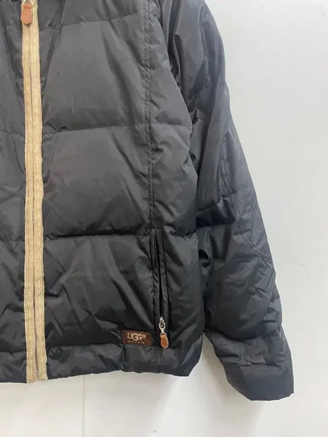 라지 어그 UGG 클래식 다운 자켓 블랙 상품이미지3